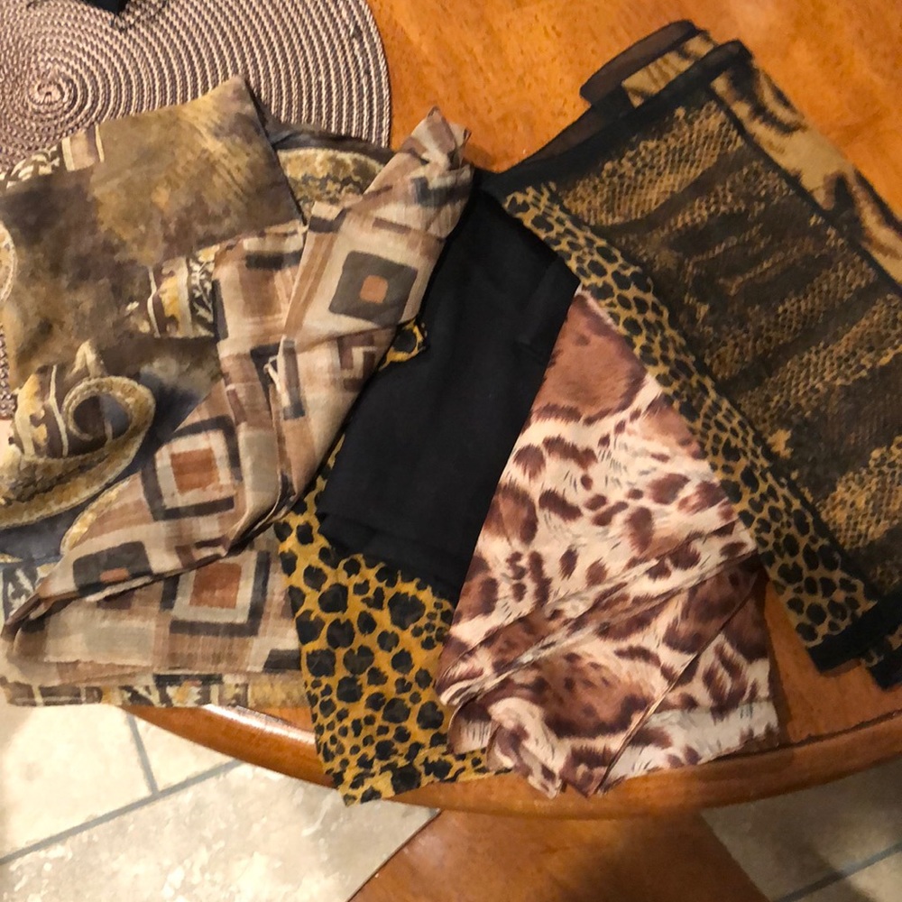 Set of scarves